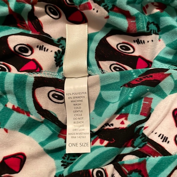 LuLaRoe Leggings: Green with Penguins (OS) - Picture 4 of 5